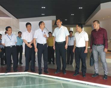 原广东省委常委、政法委书记何忠友考察考察龙川米特拉空气能