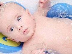 恒温水量大，空气能热水器轻松解决宝宝洗澡问题